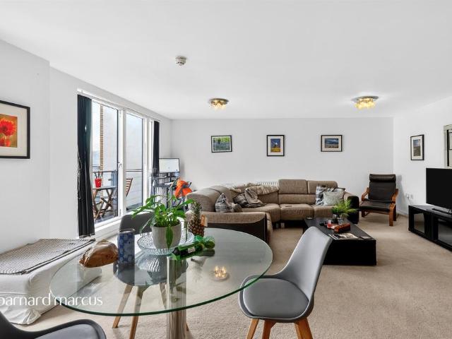 Flat for sale in Bromley-by-Bow, Poplar Grove