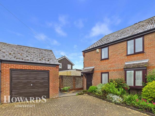 Flat for sale in Eastbridge, Suffolk