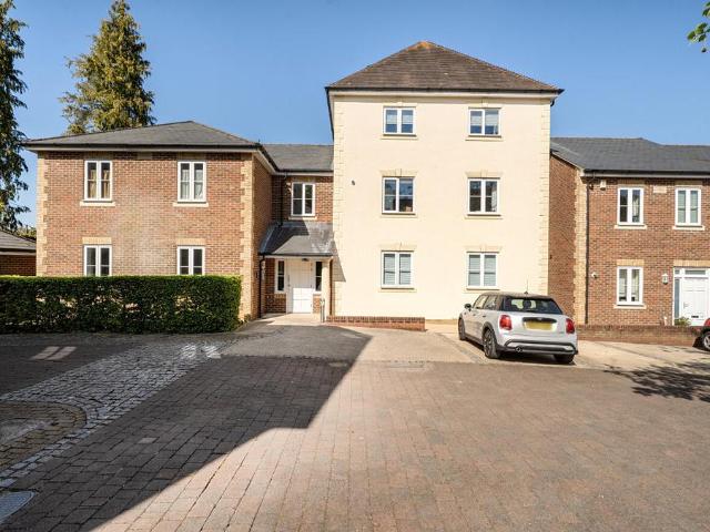 Flat for sale in Harestock, Hampshire