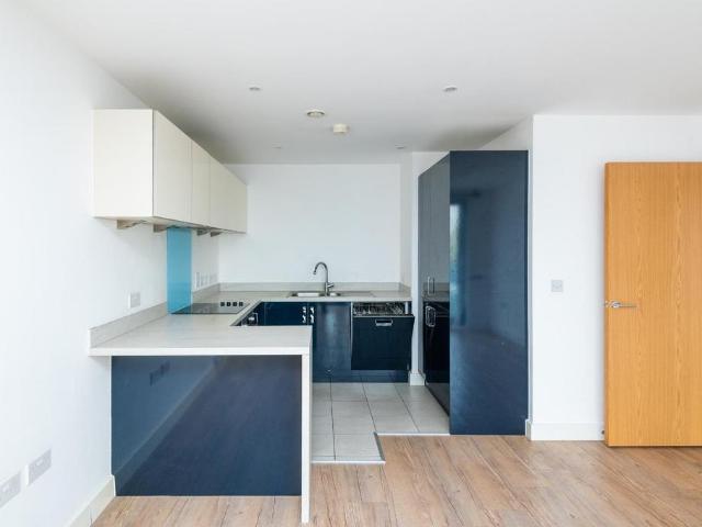 Flat for sale in Canon's Marsh, Bristol