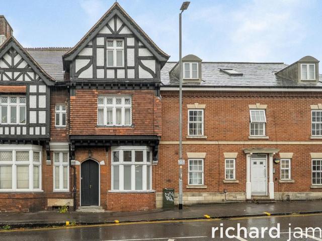 Flat for sale in Old Town, Swindon