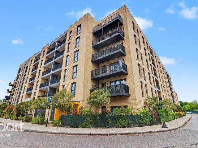 Flat for sale in Kingsbury, Greater London
