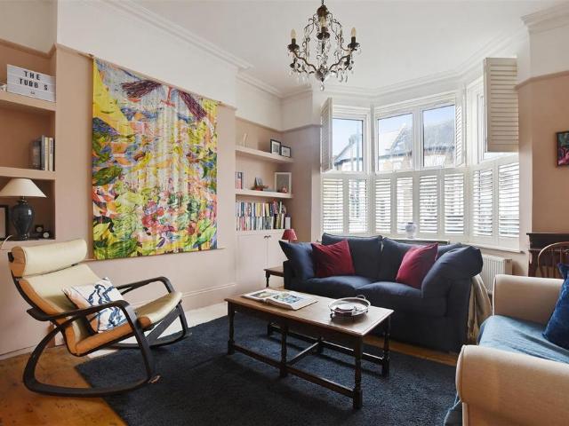 Flat for sale in Harlesden, Greater London
