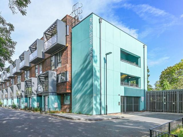 Flat for sale in London Borough of Ealing, Hanwell