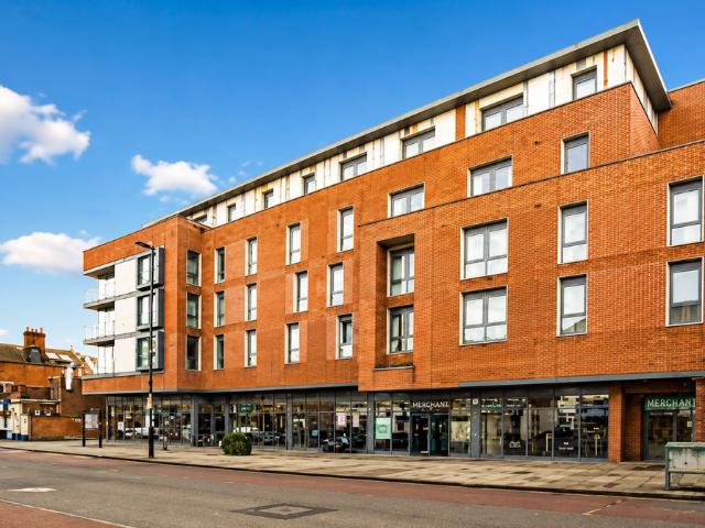 Flat for sale in London Borough of Ealing, Greater London