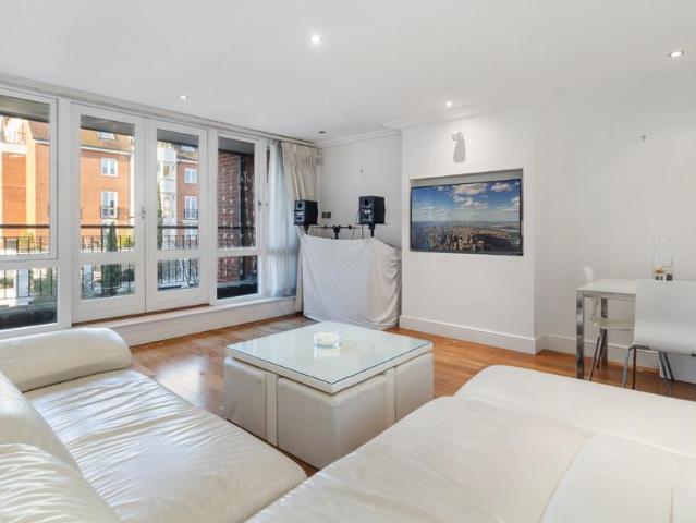 Flat for sale in West Hampstead, Greater London