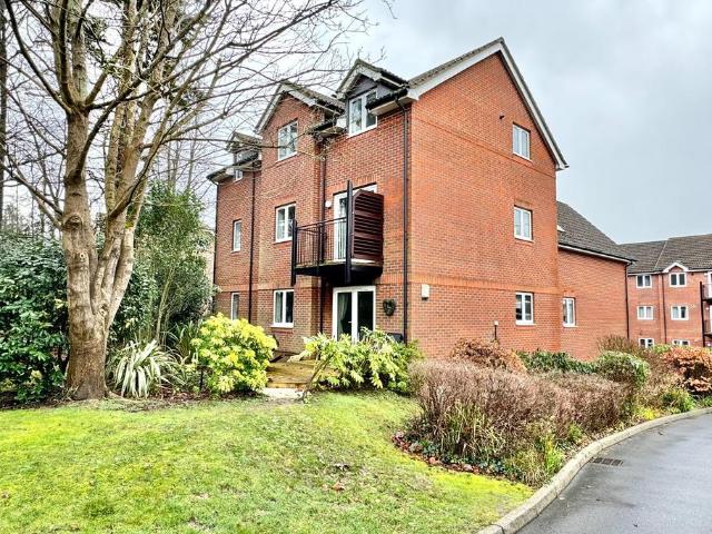 Flat for sale in Lowford, Helford