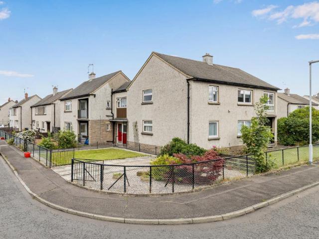 Flat for sale in Loanhead, Straiton
