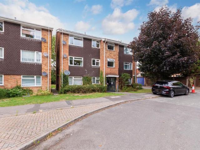 Flat for sale in Slough, Cippenham