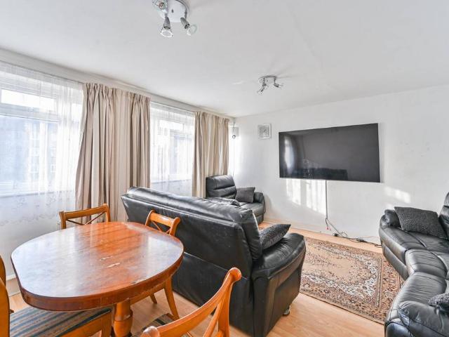 Flat for sale in Callis Yard, Greater London