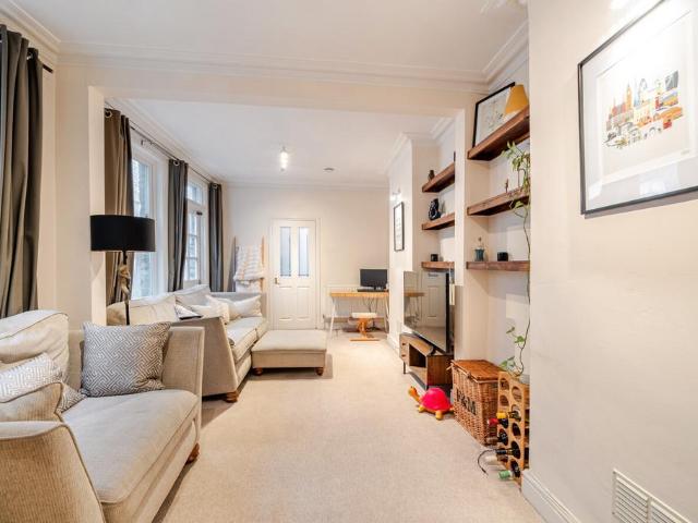 Flat for sale in Furzedown, Greater London