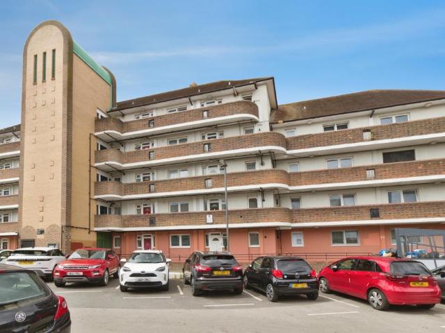 Flat for sale in Glyndon, Shooters Hill