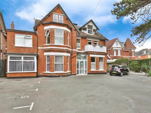 Flat for sale in Boscombe, Bournemouth