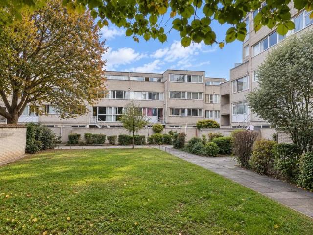 Flat for sale in Clewer Village, Windsor