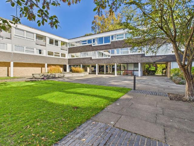 Flat for sale in Highsett, Arbury