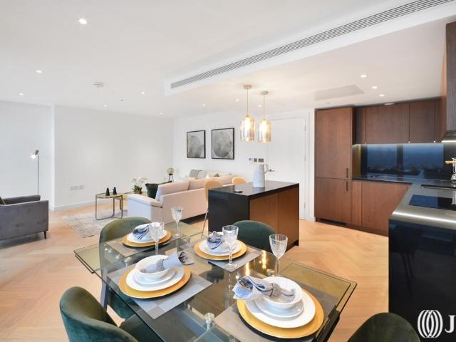 Flat for sale in Canary Wharf, Greater London