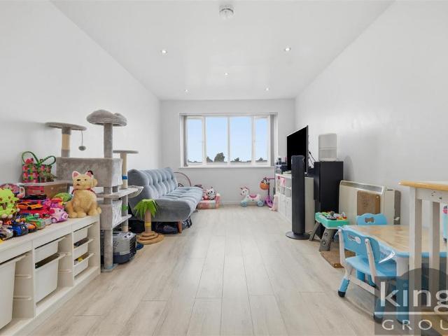 Flat for sale in Ponders End, Greater London
