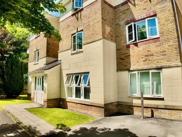 Flat for sale in Abercarn