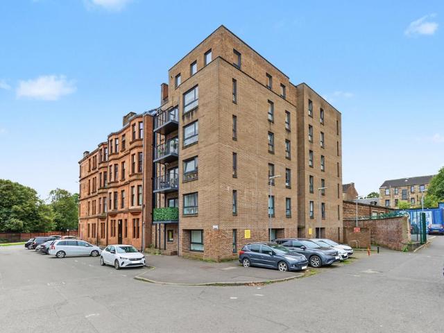 Flat for sale in Linthouse, Glasgow