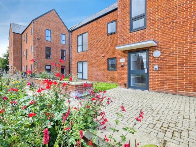 Flat for sale in New Alresford, Winchester