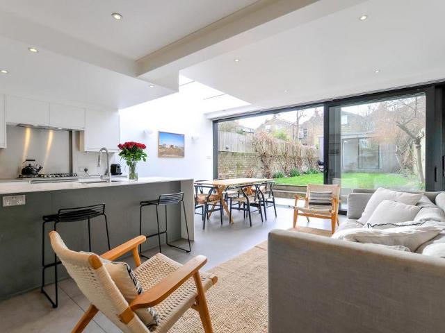 Flat for sale in West Hackney, Upper Clapton