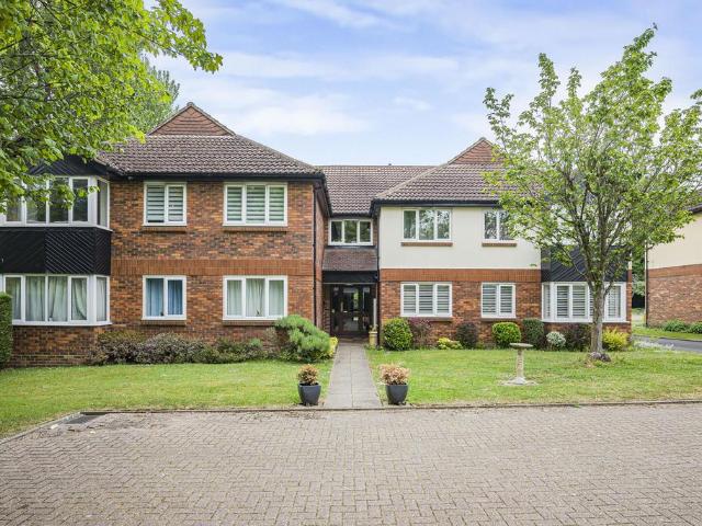 Flat for sale in Aperfield, Greater London