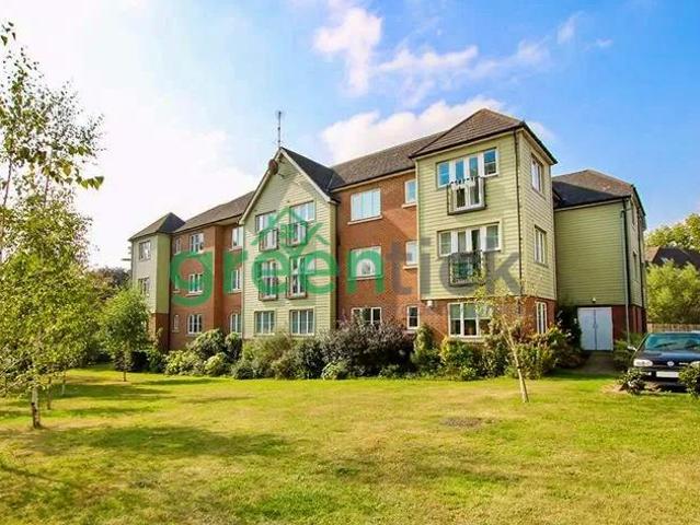 Flat for sale in Broxbourne, Hertfordshire