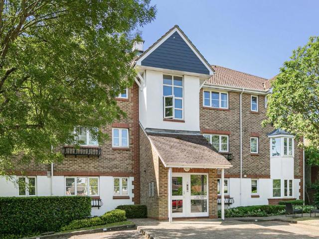 Flat for sale in Greater London
