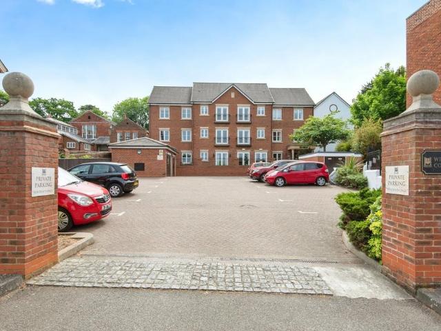 Flat for sale in King's Walden, Hertfordshire