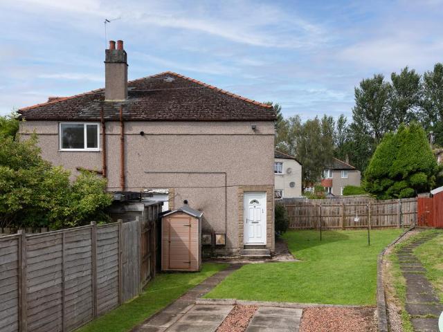 Flat for sale in Hillington, Scotland