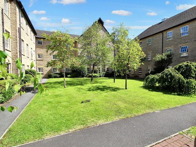 Flat for sale in Clough, Burnedge