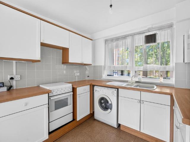 Flat for sale in Southfields, Greater London