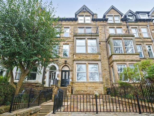 Flat for sale in Low Harrogate, Harrogate