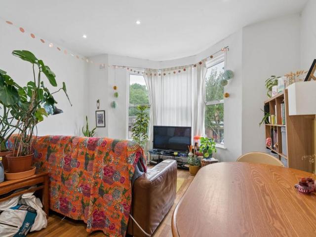 Flat for sale in East Dulwich, Greater London