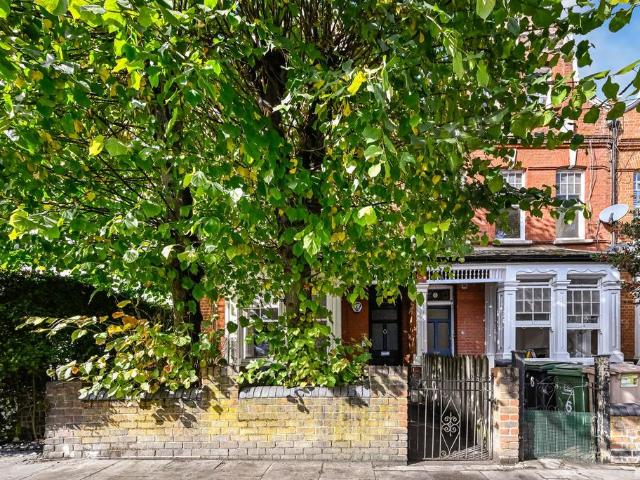 Flat for sale in London Borough of Haringey, Greater London