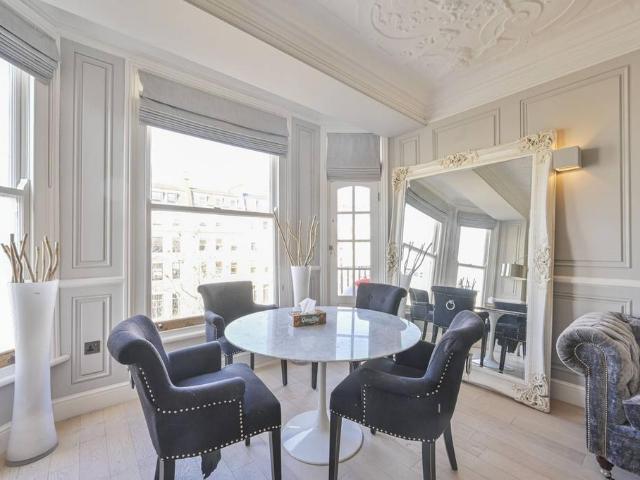 Flat for sale in Brompton, Greater London
