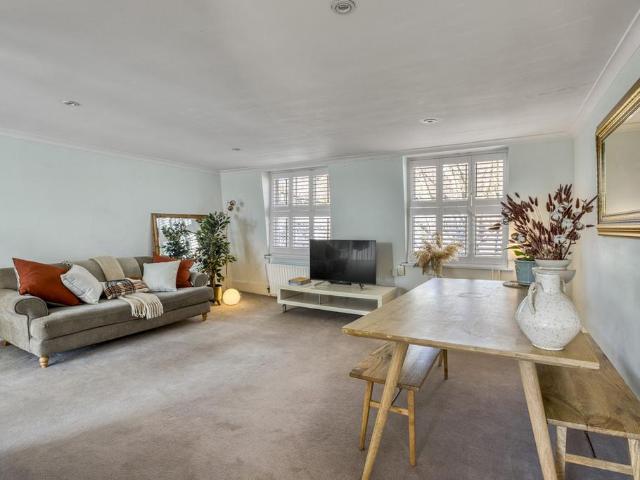 Flat for sale in Barnsbury, Greater London