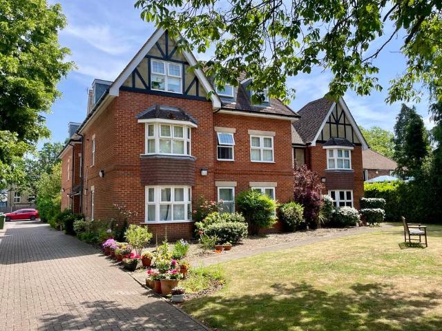 Flat for sale in Farnborough, Hampshire