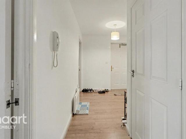Flat for sale in Preston, Greater London