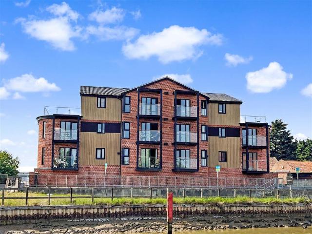 Flat for sale in Stokesby, Norfolk