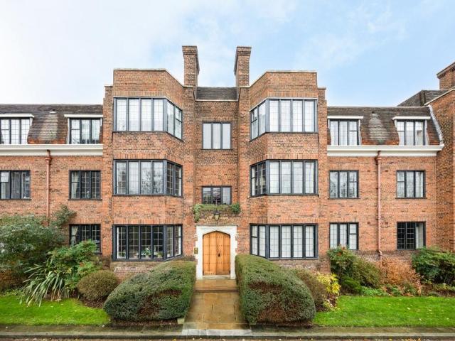 Flat for sale in Putney, Greater London