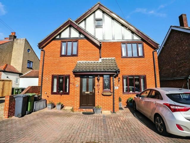 Flat for sale in Comers, Norfolk