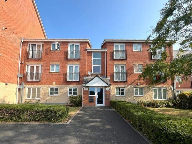 Flat for sale in Ball Hill, West Midlands