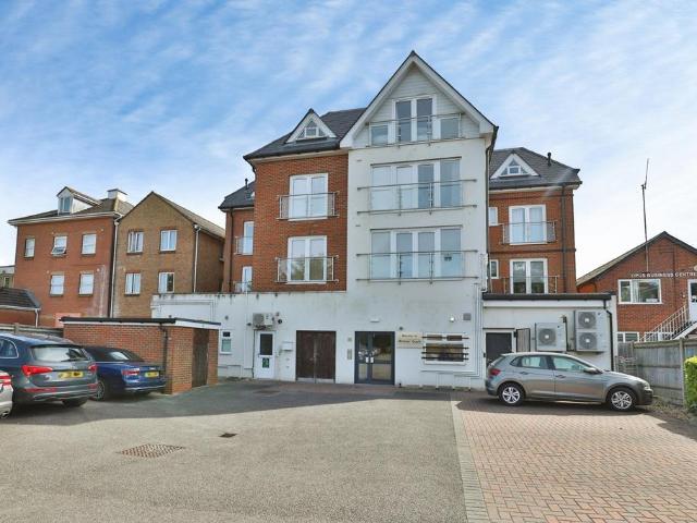 Flat for sale in Tricketts Cross, Ferndown