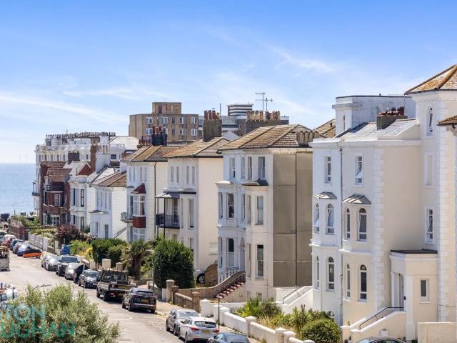 Flat for sale in Aldrington