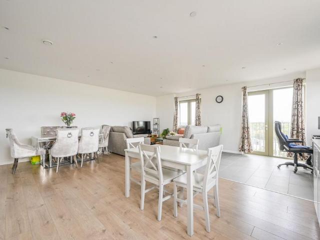 Flat for sale in Reach, Greater London