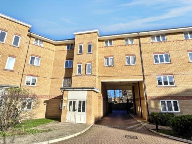 Flat for sale in Charlton Riverside, Greater London