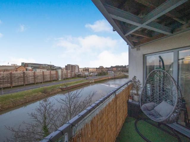 Flat for sale in Maidenhall, Key Street