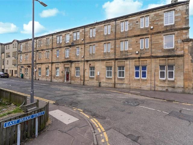 Flat for sale in Callendar Park, Scotland