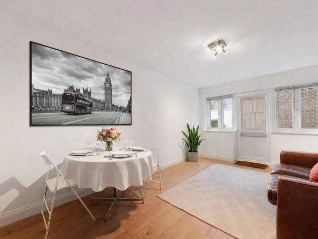 Flat for sale in Golders Green, Isle Of Man